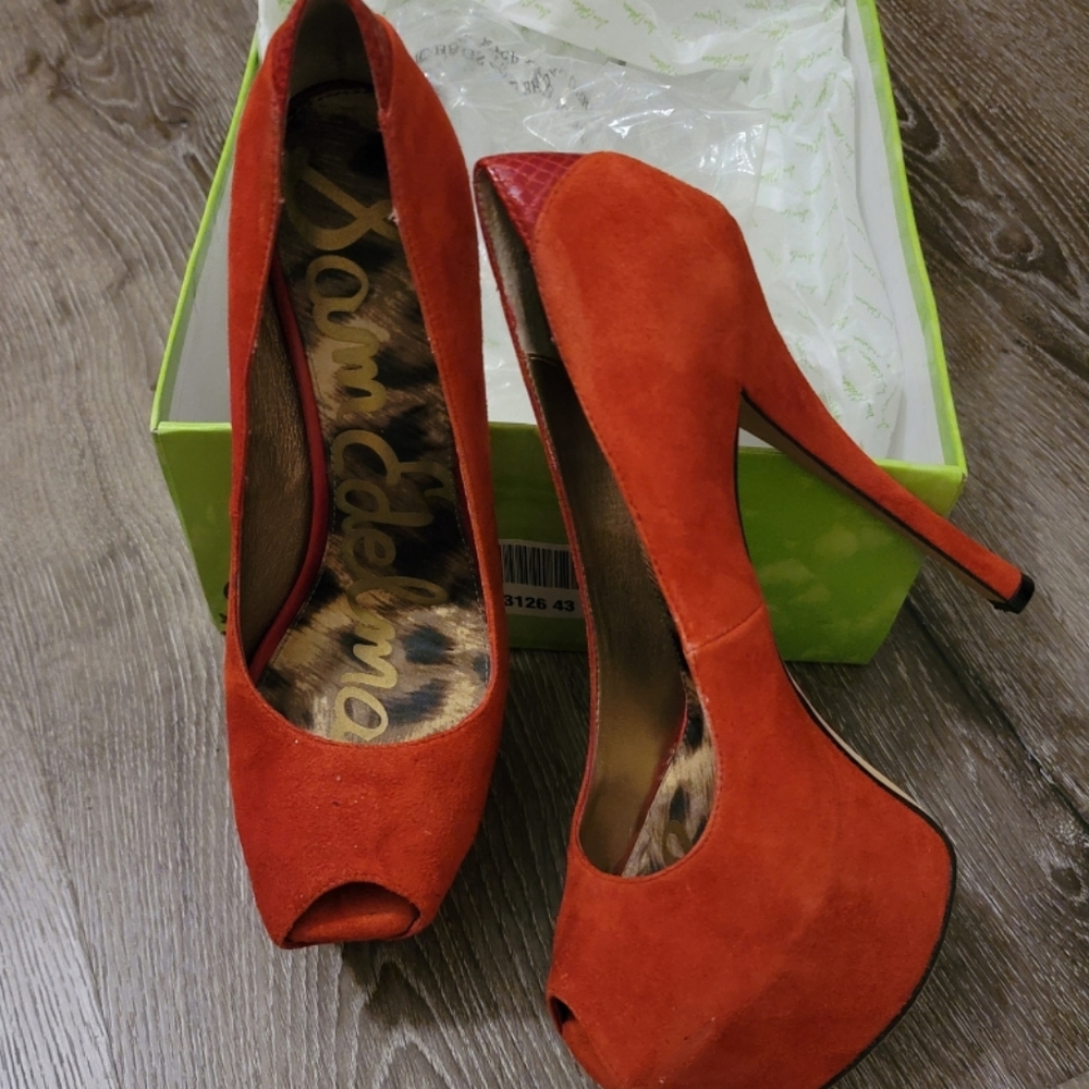Shoes - Picture 3 of 6